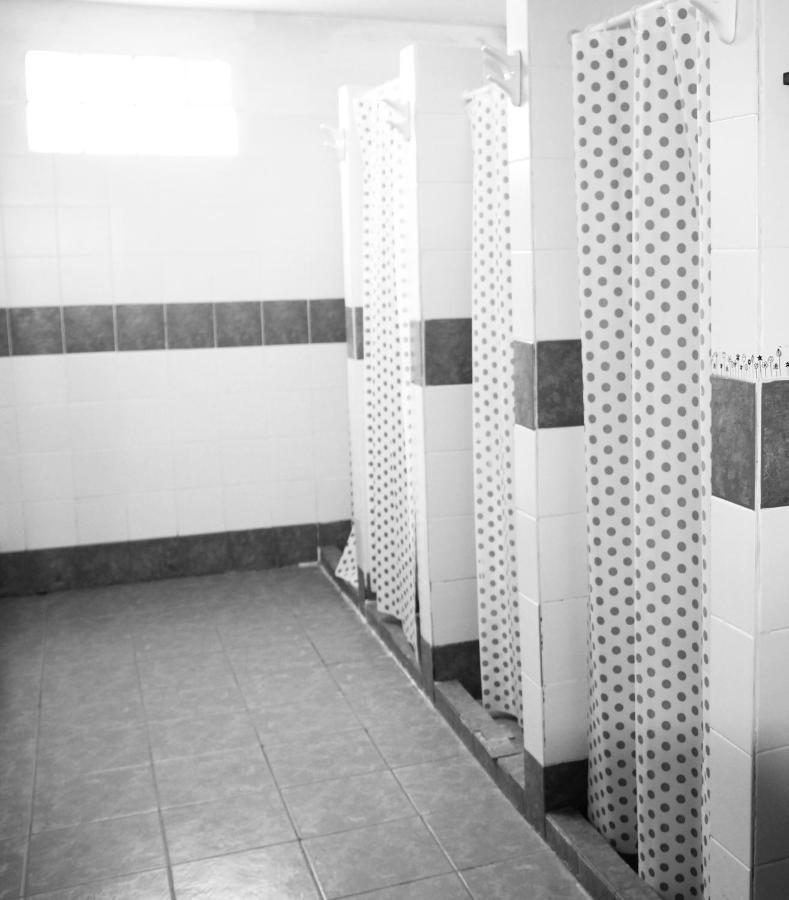Hostel Bahia Ballenas ปูแอร์โตปีรามีเดส ภายนอก รูปภาพ