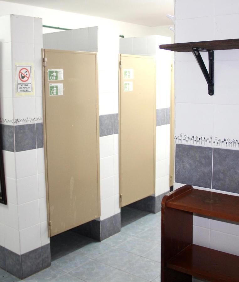 Hostel Bahia Ballenas ปูแอร์โตปีรามีเดส ภายนอก รูปภาพ